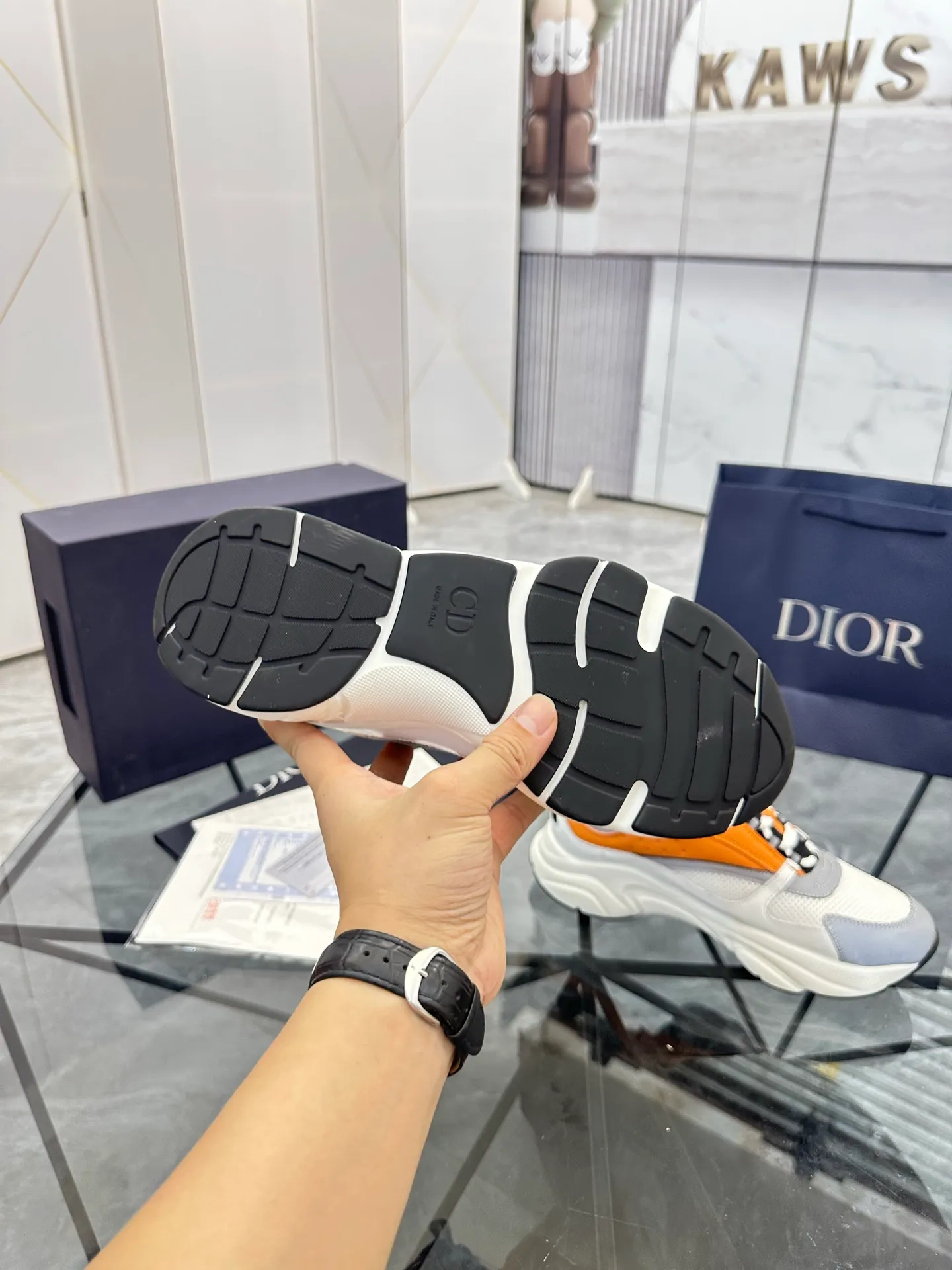 Men's shoes: 💰P460¥ Ready in Guangzhou, fully packaged Product trademark: Dior* "Dior*" low-top casual shoes Regular size: 38-46 (can be customized to 47) B22 Product materials: imported cowhide leather upper spliced ​​with original fabric, breathable lining, original outsole. Number: 920